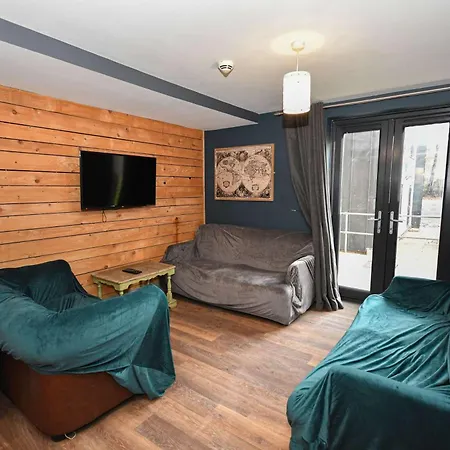 Convenient Budget 4bed Shared Kitchen Апартаменти