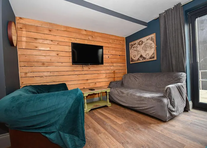 Апартаменти Convenient Budget 4bed Shared Kitchen *