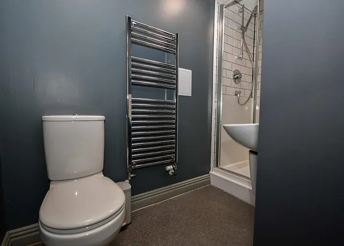 Апартаменти Convenient Budget 4bed Shared Kitchen